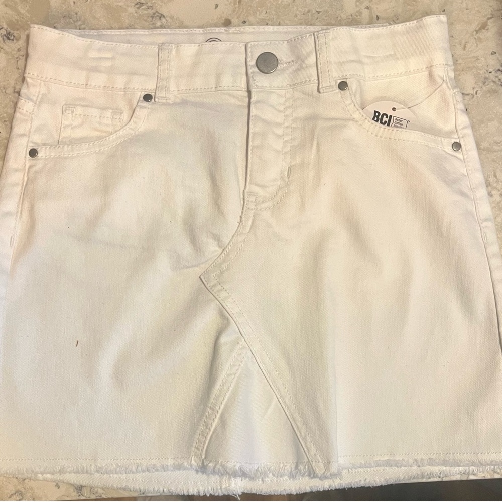 White denim skirt. Brand new!
